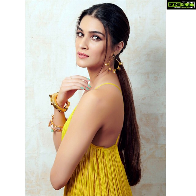 Kriti Sanon Instagram - 💛💛💛 Styled by my fav @sukritigrover Makeup by @13kavitadas Hair by @aasifahmedofficial 📷 by @ganeshpatil13