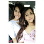 Kriti Sanon Instagram – 👩‍❤️‍👩👭 The best travel time-pass : #Carfie 💞 @nupursanon