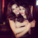 Kriti Sanon Instagram - Birthday girl!! ❤️💙 @nupursanon love you! 👯‍♀️👭👩‍❤️‍👩