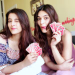 Kriti Sanon Instagram - Sunday Monopoly and #SundaySelfie with my fav poser!! ❤️💙💃🏻💋 @nupursanon