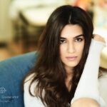 Kriti Sanon Instagram - My favorite part.. #PostPackupShot by @avigowariker !! ❤️❤️ loveee it!! Thanks for a lovely shoot Aviii!! 🤗🤗 #NoTouchUp