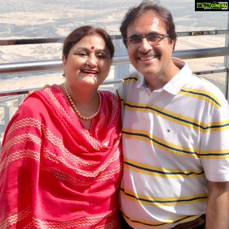 Kriti Sanon Instagram - The true ‘happily ever after’ !!💕 Love you mumma papa❤️❤️ #happyanniversary @geeta_sanon @sanonrahul