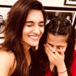 Kriti Sanon Instagram - Trying out the amazing selfie camera of my new #iphonex with my fav posing partner only to end up laughing at each other’s stupid faces.. and that turns out to be my fav pic😜😂😘❤️ @nupursanon Loving my #iphonex 💙💙💙