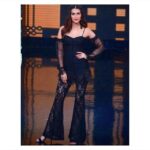 Kriti Sanon Instagram - For #lipsingbattle in @shehlaakhan Jewellery @minerali_store Styled by @sukritigrover Hair @aasifahmedofficial Make Up @adrianjacobsofficial Assisted by @akansha.27 #sukritigroverforstylecell