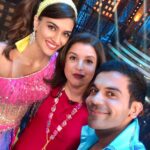 Kriti Sanon Instagram – Was so much fun being on LipSing Battle with the most loving @farahkhankunder ma’am❤️ .. battling it out with my ever sporting Bareilly ke Vidrohi ji @rajkummar_rao 🤗!!