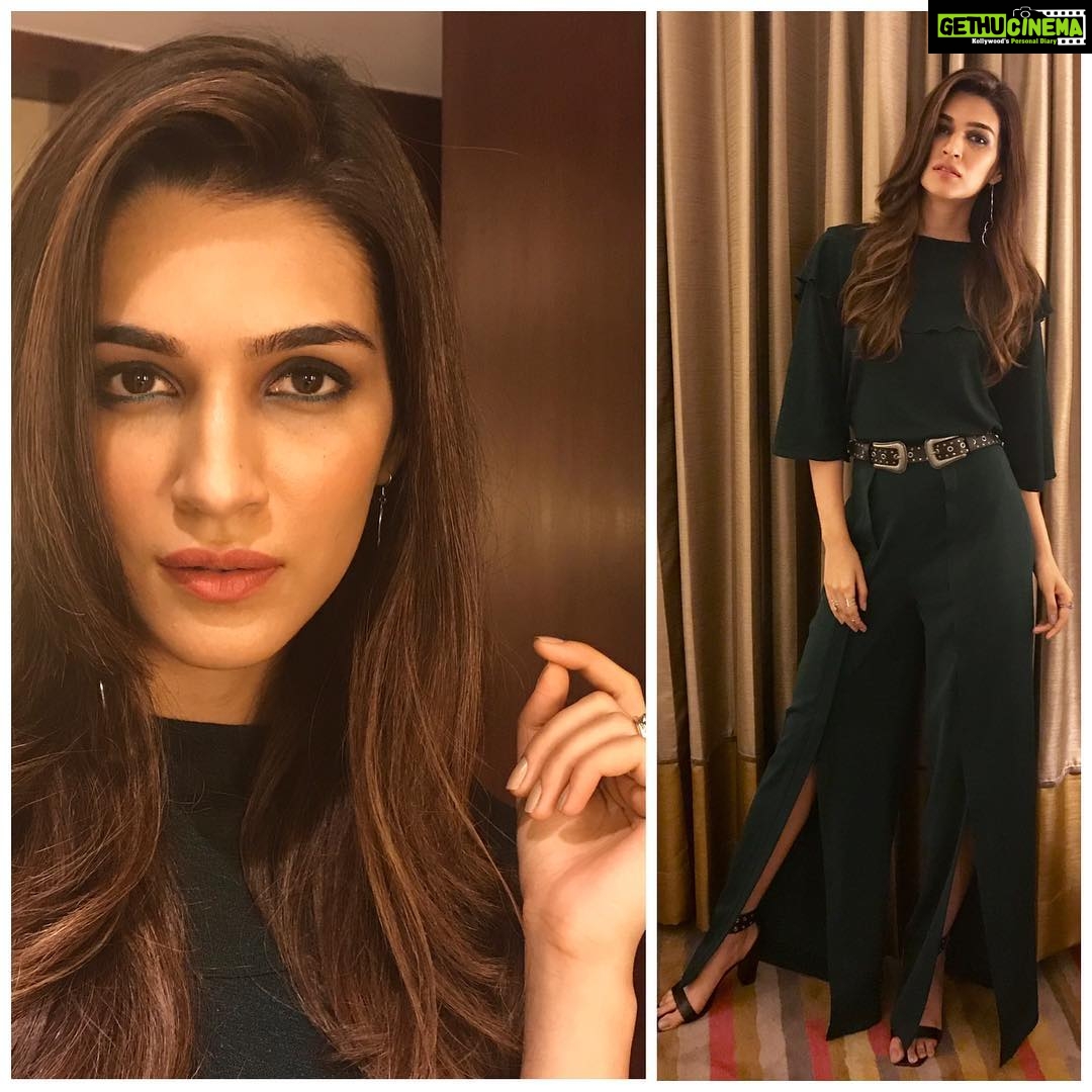 Kriti Sanon Instagram - Last evening in Ahmedabad in this forest green outfit by @lolabysumanb 💚💚 Styled by @sukritigrover Makeup by @adrianjacobsofficial Hair by @aasifahmedofficial Chaos management: @ayeshoe 😂