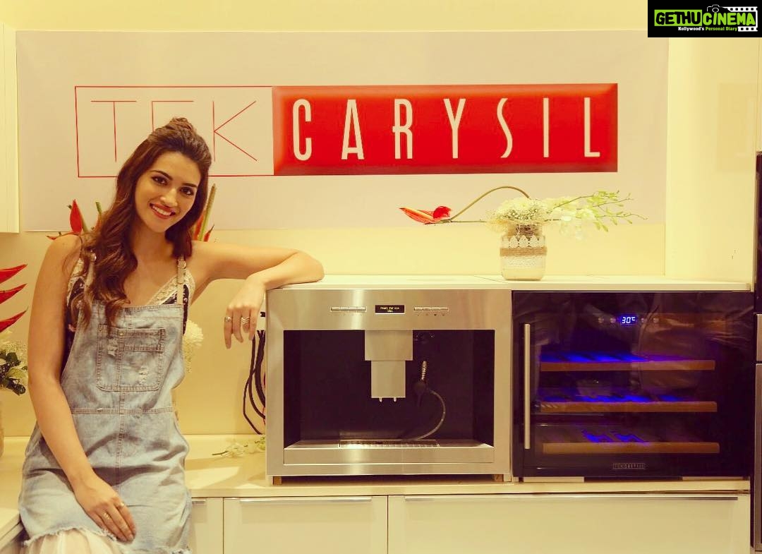 Kriti Sanon Instagram - Had great fun today at the launch of Tek Carysil range of lifestyle kitchen appliances. Superb range of built in appliances. Fun to operate and easy to cook in. Wish I could take some home :) @carysil.kitchen