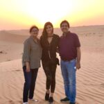 Kriti Sanon Instagram - Desert.. Sunset.. Dubai! ❤️ #FamilyTime @geeta_sanon @sanonrahul