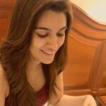 Kriti Sanon Instagram - I think Siri and I have some Raabta!! 🤣😂❤️