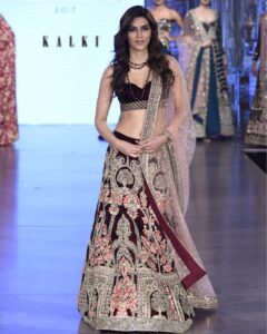 Kriti Sanon Instagram - Loved walking the ramp for KALKI at #bombaytimesfashionweek !! ❤️💃🏻 Always amazing to be back on ramp! @kalkifashion #KritiForKalki #KritiSanonForKalki #KalkiFashion #MirabellbyKalki #kalkimirabell #kalkikriti