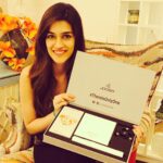 Kriti Sanon Instagram - A cool fidget spinner, an invitation printed on an underwear and a warm invite.. Well played @jockeyindia. Super excited about tomo's event at @highstreetphoenix. See you guys there! #Thereisonlyone #JockeyIndia #Fidgetspinner #Jockeyornothing