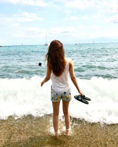 Kriti Sanon Instagram - Beaches make me happyyyyy 😍💃🏻🏝 #SpainLove #TravelDiaries