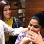 Kriti Sanon Instagram – You have to put some makeup @ashwinyiyertiwari !!☺️ Now you know what we go through 😜😂 @makeupbyadrianjacobs