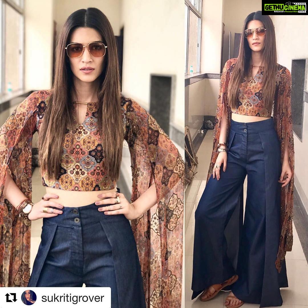 Kriti Sanon Instagram - #Repost @sukritigrover with @repostapp ・・・ @kritisanon in @pallavijaipur for @bareillykibarfi promotions Styled by @sukritigrover @style.cell Hair @aasifahmedofficial Makeup @makeupbyadrianjacobs #kritisanon #sukritigroverforstylecell #bareillykibarfi