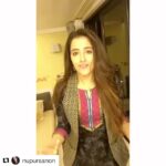 Kriti Sanon Instagram - Hahaha.. My Pataka dancing her heart out on Twist Kamariya!! 👌🏻😘 Bindass, desi, dhinchak- thats the way!! Love the Dilli-ness in your dance & Bitti-ness in your clothes @nupursanon 😜❤️❤️ muuuahhh!! #Repost @nupursanon with @repostapp ・・・ Na Na karte hue bhi I start 'twisting my kamariya' when someone plays this song!! Hahaha💃🏻💃🏻🔥😻 All the best for BKB guys!! ❤️ @kritisanon @ayushmannk @rajkummar_rao @ashwinyiyertiwari @bareillykibarfi @jungleepictures Hum dilli waale aise hi naachte hain..ekdum dil se 😉👻 #twistkamariya#baraatwaaladance#bareillykibarfi#18august