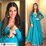 Kriti Sanon Instagram – #Repost @sukritigrover with @repostapp
・・・
@kritisanon 💙💙 in @sukritiandaakritiofficial Earrings @minerali_store @rahejavarun kolapuris @aprajitatoor_thelabel for @the.kapil.sharma.show_official @bareillykibarfi promotions Styled by @sukritigrover @style.cell Hair @aasifahmedofficial Make Up @makeupbyadrianjacobs #sukritigroverforstylecell #kritisanon #bareillykibarfi