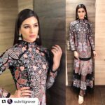 Kriti Sanon Instagram - #Repost @sukritigrover with @repostapp ・・・ @kritisanon sucha stunner in @rahulmishra_7 Earrings @shillpapuriidesignerjewellery at @saregama_official for @bareillykibarfi promotions Styled by @sukritigrover @style.cell Hair @aasifahmedofficial Make Up @makeupbyadrianjacobs #bareillykibarfi #kritisanon #sukritigroverforstylecell