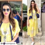 Kriti Sanon Instagram - Easy breezy ❤️ #Repost @sukritigrover with @repostapp ・・・ @kritisanon easy breezy in Delhi for @bareillykibarfi promotions in @ka_sha_khan jewellery @minerali_store @rahejavarun @sachdeva.ritika Styled by @sukritigrover @style.cell Hair @aasifahmedofficial Make Up @makeupbyadrianjacobs #bareillykibarfi #kritisanon #sukritigroverforstylecell