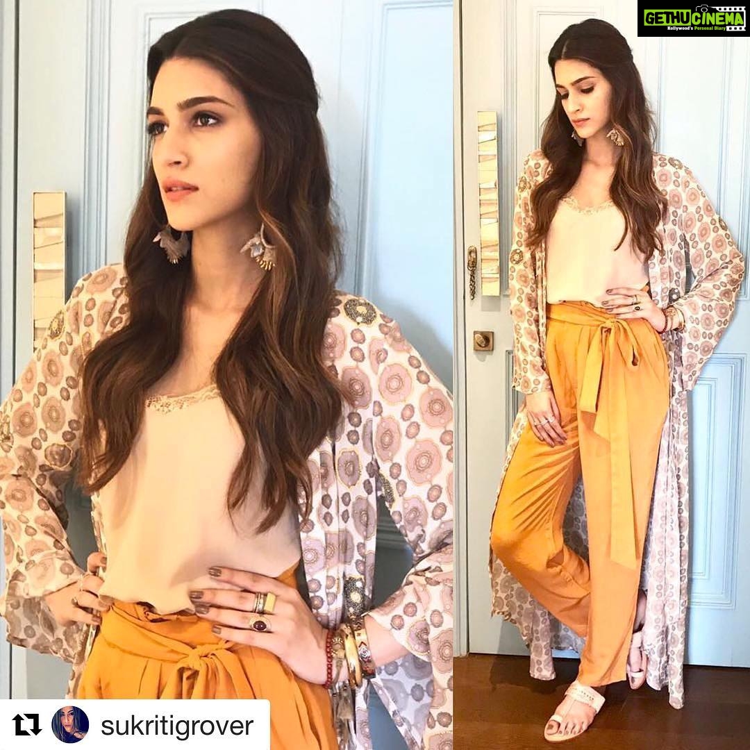 Kriti Sanon Instagram - #Repost @sukritigrover with @repostapp ・・・ @kritisanon Boho Luxe for @bareillykibarfi promotions in @studioverandah Earrings @deepagurnani Styled by @sukritigrover @style.cell Hair @aasifahmedofficial Make Up @makeupbyadrianjacobs #sukritigroverforstylecell #kritisanon #bareillykibarfi