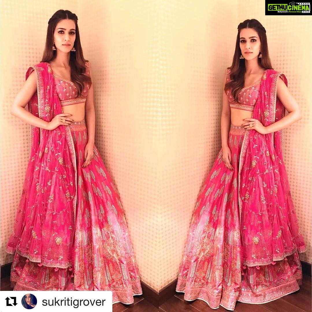 Kriti Sanon Instagram - #Repost @sukritigrover with @repostapp ・・・ @kritisanon swirling n twirling in @anitadongre jewellery @minerali_store @rahejavarun for @bareillykibarfi styled by @sukritigrover @style.cell hair @aasifahmedofficial Make Up @makeupbyadrianjacobs #kritisanon #sukritigroverforstylecell #kritisanon thank u @elevate_promotions