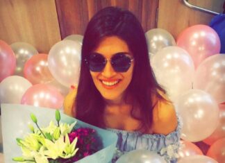 Kriti Sanon Instagram - Bday celebrations in a pool of balloons in my vanity! Love my team! ❤️💃🏻 @ayeshoe @aasifahmedofficial @makeupbyadrianjacobs @sukritigrover