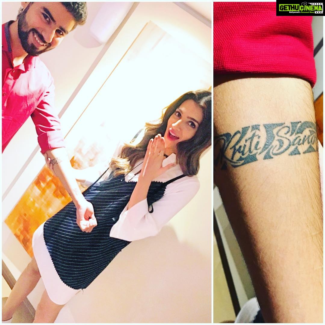 Kriti Sanon Instagram - This is overwhelming beyond what words can explain!! Thank you @akky_sobhwani for making me feel so so special! I don't think i deserve it at all.. Its this kinda selfless love that makes me wanna work harder.. 🙏🏻❤️❤️