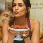 Kriti Sanon Instagram – Some chocolate before you sleep?! #raabta 🍫❤️