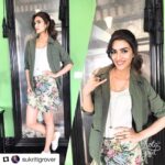 Kriti Sanon Instagram - Today in Hyderabad 💃🏻 #Repost @sukritigrover with @repostapp Styled by @anaitashroffadajania @sukritigrover @style.cell Hair @aasifahmedofficial Make Up @jacobsadrian #stylecell #raabta #kritisanon