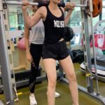 Kriti Sanon Instagram - Leg day and Me!!🏋️‍♀️ @yasminkarachiwala Expectation v/s Reality Or rather…. Instagram v/s Reality 🤣 Dont forget to Swipe ⬅️ to see how much i love doing legs! 🤪🤪