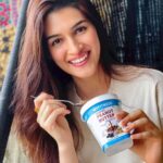 Kriti Sanon Instagram - Fresh crunchy peanuts loaded with Belgian dark chocolate! High in protein, healthy fats and many other essential vitamins @myfitness Chocolate Crunchy peanut butter is surely a guilt-free treat to my taste buds. 😋😋 It has a creamy texture with chunks of real crushed peanuts. Just stick a spoon into a jar and pull out a scoop. 🍯 Trust me, it’s truly wow!! 💯 Order now on www.myfitness.co.in and use my code KRITI for a special discount. 🎁 #myfitness #myfitnesspeanutbutter