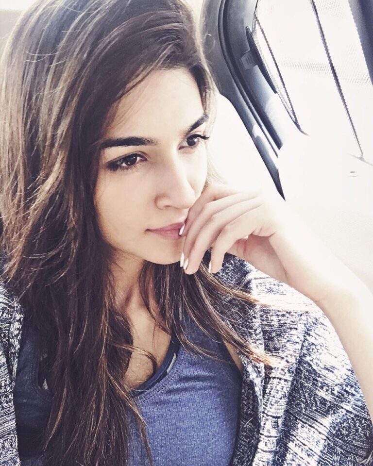 Kriti Sanon Instagram - Sometimes in your pursuit of happiness, pause, breathe and just BE happy.. ❤️❤️