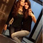 Kriti Sanon Instagram - Movie Date with my bestest Nups!! ❤️❤️ @nupursanon 👭👯💃🏻💃🏻