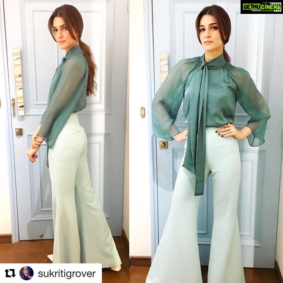 Kriti Sanon Instagram - Last night! Styled by my fav @sukritigrover #Repost @sukritigrover with @repostapp ・・・ @kritisanon rocks retro in @lolabysumanb Makeup @13kavitadas hair @seemakhan1988 Styled by @sukritigrover @style.cell #sukritigroverforstylecell #kritisanon #stylecell