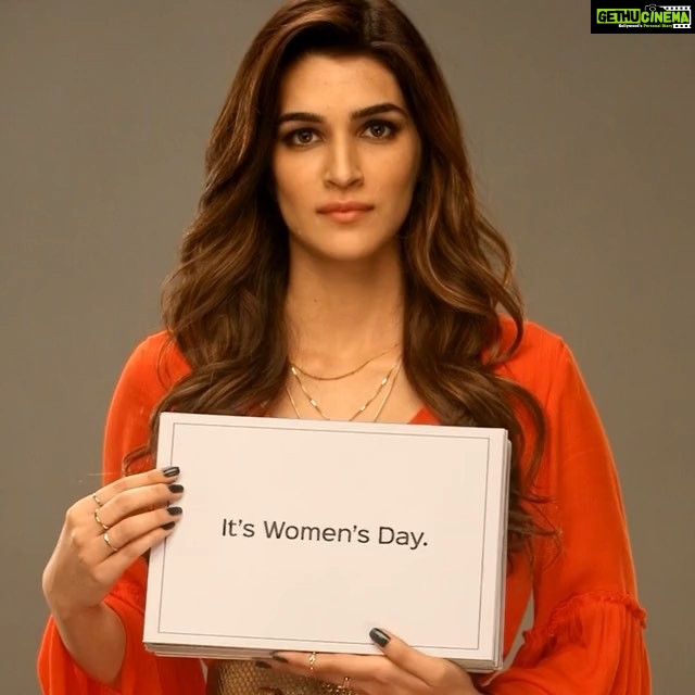 Kriti Sanon Instagram - Here we go again..! #HappyWhatever @ms.takenfashion