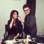 Kriti Sanon Instagram - ‪And its Calendar time!! @dabbooratnani tryin a hand on makeup this time ;) #preshootfun ‬