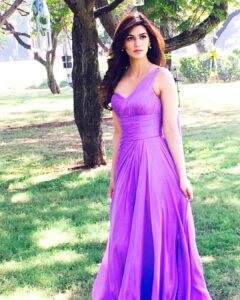 Kriti Sanon Instagram - Styled by @sukritigrover ❤️❤️ hair : @aasifahmedofficial Makeup: @jacobsadrian