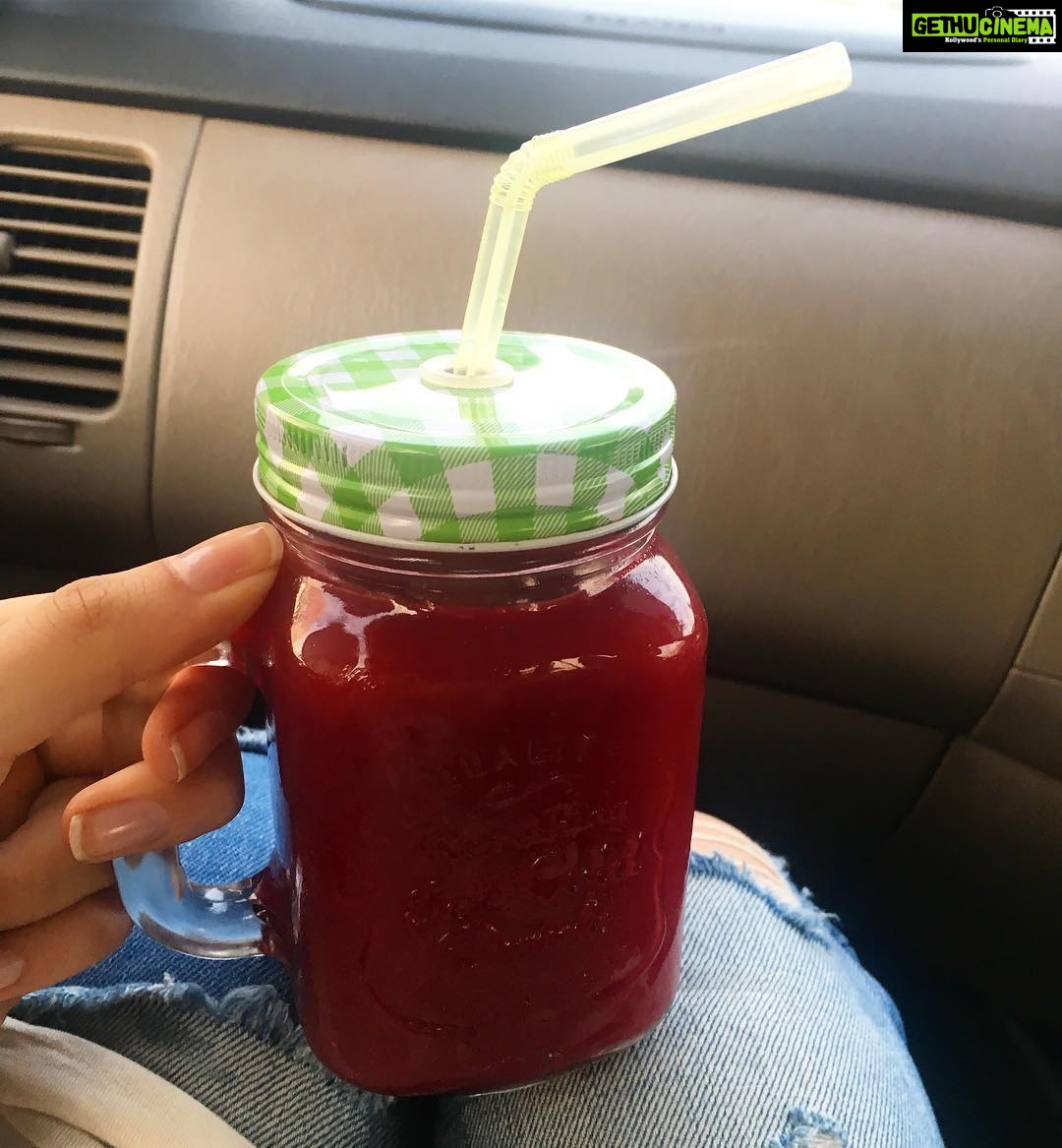 Kriti Sanon Instagram - Morning Nectar! Fresh vegetable juice! Beetroot+Carrot+Cucumber+Gourd+mint+lemon Start your day with all things good😁❤️