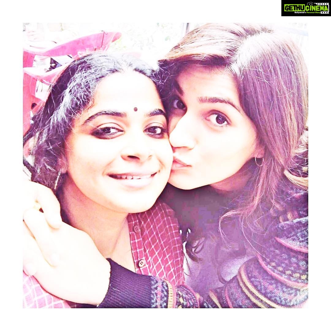 Kriti Sanon Instagram - Happpiiessttt birthday Ashwini!! One of the most genuine ppl i hav met in the industry wid such a pure heart! You r as sweet as Bareilly ki Barfi! ;) stay the way you r!❤️ love you🤗