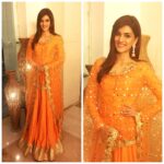 Kriti Sanon Instagram - Last night in @sukritiandaakritiofficial ! Love the orange yellow vibe❤️ styled by my super cool @sukritigrover , makeup @13kavitadas , Hair : @seemakhan1988