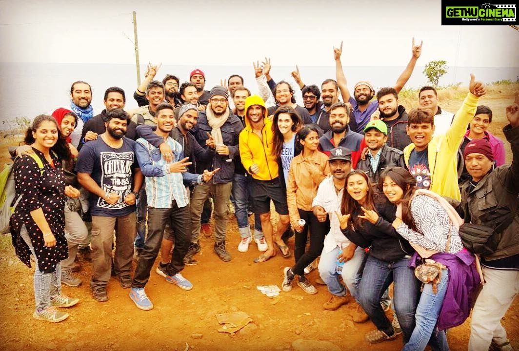 Kriti Sanon Instagram - And its a wrap!!! 👏🏻👏🏻💃🏻💃🏻 #Raabta Hectic..but wat a kickass last schedule! Wooohhhoooo @sushantsinghrajput #Dinoo #Maddock