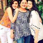 Kriti Sanon Instagram - Your smile makes us smile..! Love u mumma!! 😘😘❤️❤️ @geeta_sanon @nupursanon