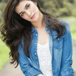 Kriti Sanon Instagram – Throwback.. Missing my long hair..! 😔