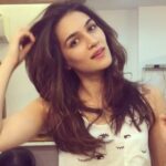 Kriti Sanon Instagram - Feels nice to hav shorter hair.. 😁😁 after soooo long!! Yayyy💃🏻💇🏻 @kantamotwani