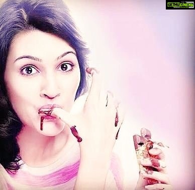 Kriti Sanon Instagram - Happy Chocolate Day! 🍫☺️