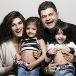 Kriti Sanon Instagram - Behind the scenes madness wid these lil cuties!! ❤️ @DabbooRatnani they r kinda giving a hint abt my shot ;)