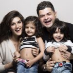 Kriti Sanon Instagram – Behind the scenes madness wid these lil cuties!! ❤️ @DabbooRatnani they r kinda giving a hint abt my shot ;)