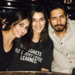 Kriti Sanon Instagram – Fun dinner wid Ayesh n Kshitty! ;) was pending since soooo long!! @ayeshoe @kshitijm