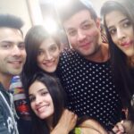 Kriti Sanon Instagram - @varundvn @fukravarun @nupursanon @chetnapande03 ❤️