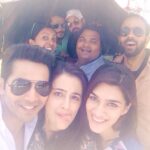 Kriti Sanon Instagram - Goodbye selfie wid nups! @varundvn @NupurSanon #dilwaledairies