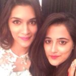 Kriti Sanon Instagram - Nupsuu is here!!!! 👭❤️😁 #sisterlove @nupursanon